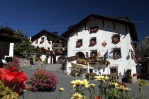 Schlosshotel Chastè Tarasp im Sommer