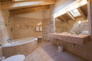 Zimmer Bad Panorama Suite